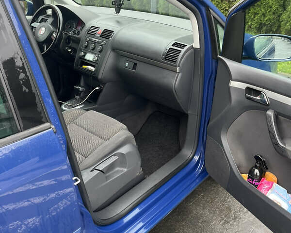 Синій Фольксваген Туран, об'ємом двигуна 1.6 л та пробігом 160 тис. км за 7300 $, фото 3 на Automoto.ua