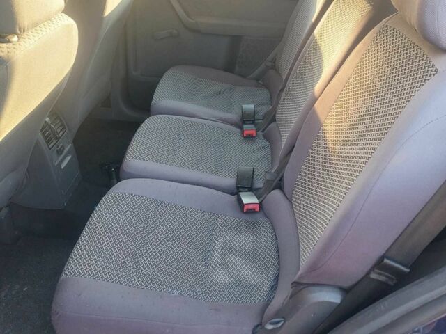 Синий Фольксваген Туран, объемом двигателя 2 л и пробегом 280 тыс. км за 3500 $, фото 5 на Automoto.ua