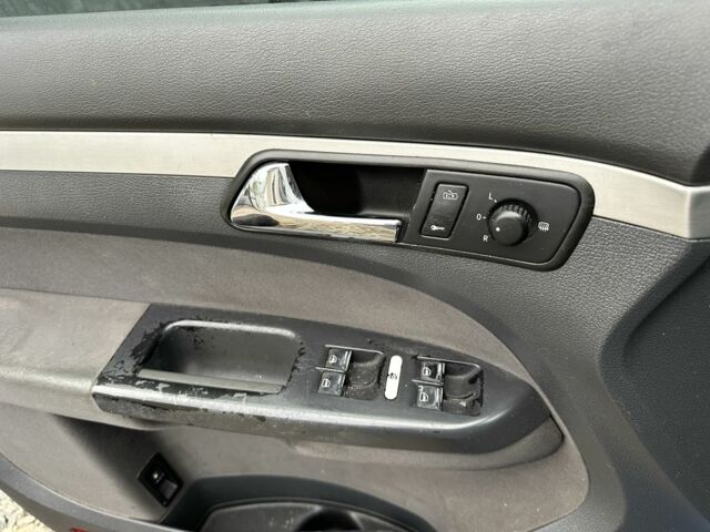 Синий Фольксваген Туран, объемом двигателя 2 л и пробегом 490 тыс. км за 4300 $, фото 3 на Automoto.ua