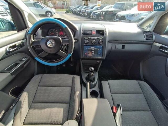 Синий Фольксваген Туран, объемом двигателя 2 л и пробегом 320 тыс. км за 5490 $, фото 14 на Automoto.ua