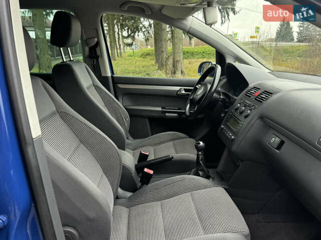 Синій Фольксваген Туран, об'ємом двигуна 1.6 л та пробігом 203 тис. км за 5900 $, фото 9 на Automoto.ua