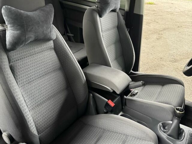 Синий Фольксваген Туран, объемом двигателя 1.6 л и пробегом 233 тыс. км за 4300 $, фото 2 на Automoto.ua