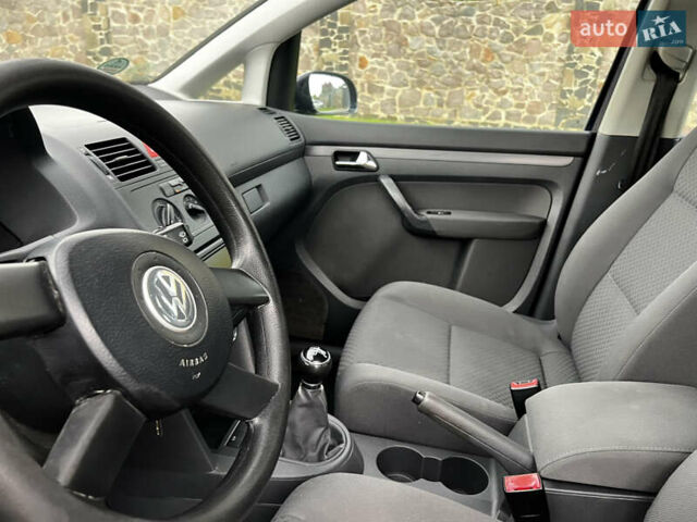 Синий Фольксваген Туран, объемом двигателя 1.6 л и пробегом 200 тыс. км за 5500 $, фото 16 на Automoto.ua