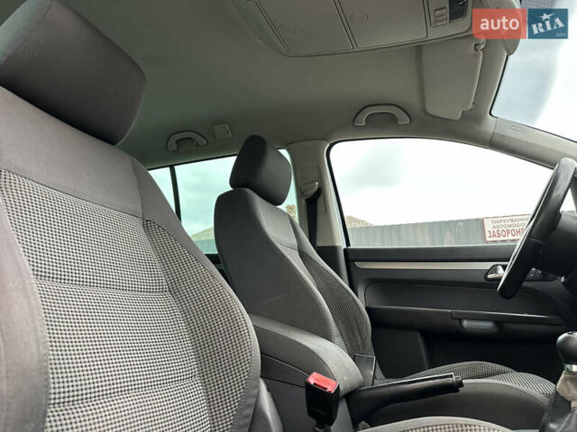 Синий Фольксваген Туран, объемом двигателя 1.97 л и пробегом 469 тыс. км за 3999 $, фото 19 на Automoto.ua