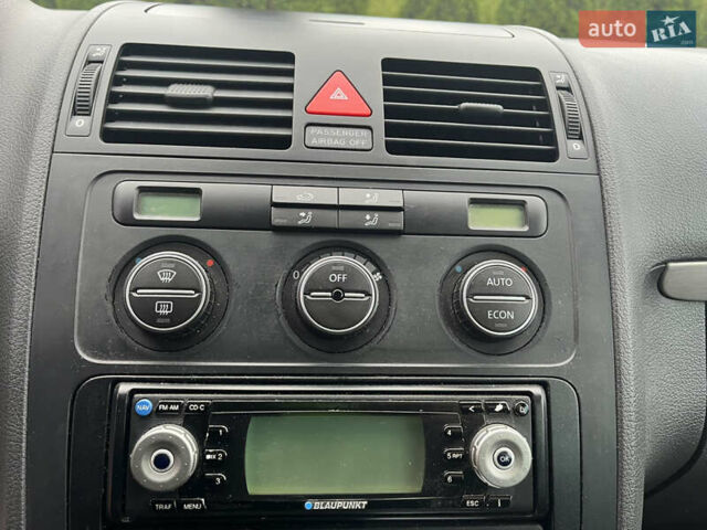 Синій Фольксваген Туран, об'ємом двигуна 1.6 л та пробігом 160 тис. км за 7300 $, фото 13 на Automoto.ua