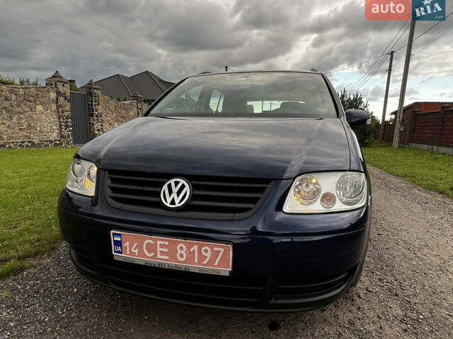 Синий Фольксваген Туран, объемом двигателя 1.6 л и пробегом 200 тыс. км за 5500 $, фото 1 на Automoto.ua