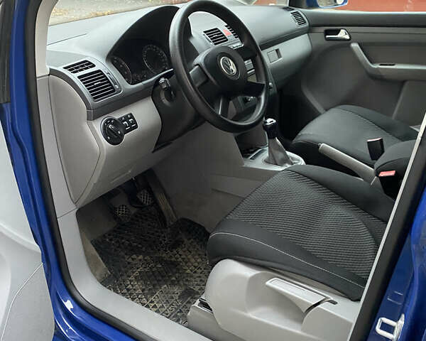 Синий Фольксваген Туран, объемом двигателя 1.6 л и пробегом 199 тыс. км за 6700 $, фото 20 на Automoto.ua