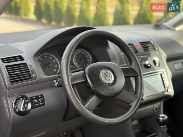 Синій Фольксваген Туран, об'ємом двигуна 1.6 л та пробігом 221 тис. км за 6200 $, фото 16 на Automoto.ua