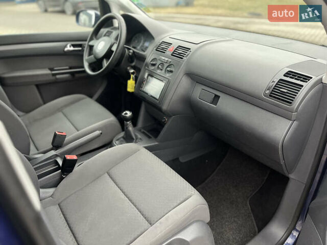 Синий Фольксваген Туран, объемом двигателя 1.6 л и пробегом 211 тыс. км за 5700 $, фото 11 на Automoto.ua