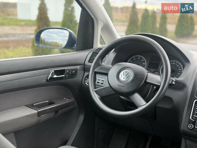 Синій Фольксваген Туран, об'ємом двигуна 1.6 л та пробігом 221 тис. км за 6200 $, фото 17 на Automoto.ua