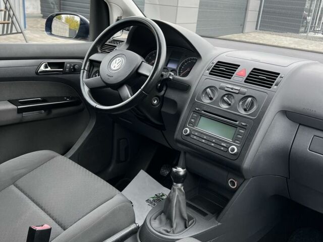 Синий Фольксваген Туран, объемом двигателя 1.6 л и пробегом 247 тыс. км за 7200 $, фото 14 на Automoto.ua