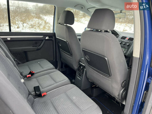 Синій Фольксваген Туран, об'ємом двигуна 1.6 л та пробігом 170 тис. км за 5800 $, фото 44 на Automoto.ua