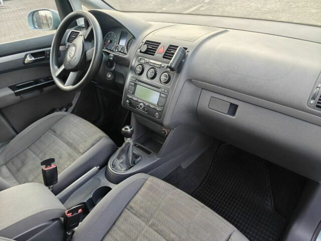 Синий Фольксваген Туран, объемом двигателя 1.6 л и пробегом 205 тыс. км за 5950 $, фото 4 на Automoto.ua