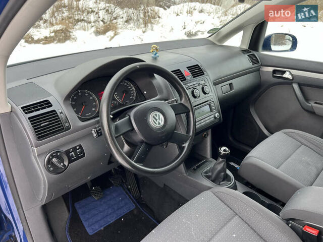 Синій Фольксваген Туран, об'ємом двигуна 1.6 л та пробігом 170 тис. км за 5800 $, фото 22 на Automoto.ua