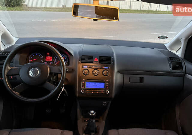 Синій Фольксваген Туран, об'ємом двигуна 1.6 л та пробігом 282 тис. км за 6500 $, фото 15 на Automoto.ua