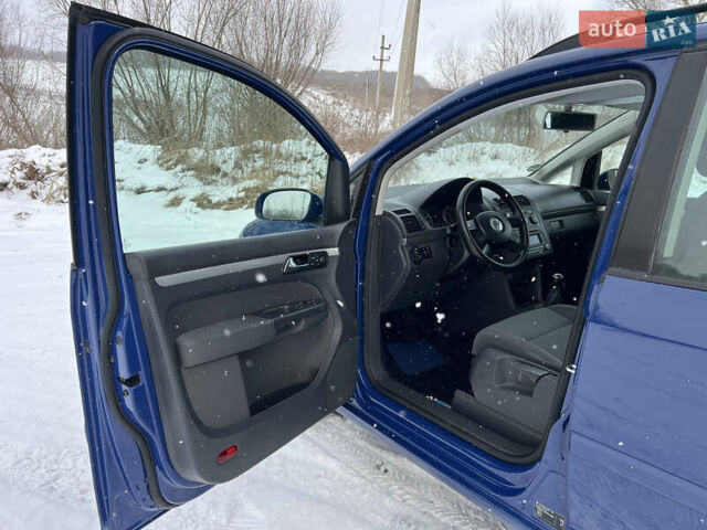 Синій Фольксваген Туран, об'ємом двигуна 1.6 л та пробігом 170 тис. км за 5800 $, фото 24 на Automoto.ua