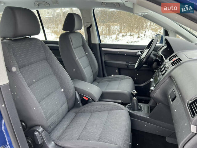 Синій Фольксваген Туран, об'ємом двигуна 1.6 л та пробігом 170 тис. км за 5800 $, фото 46 на Automoto.ua