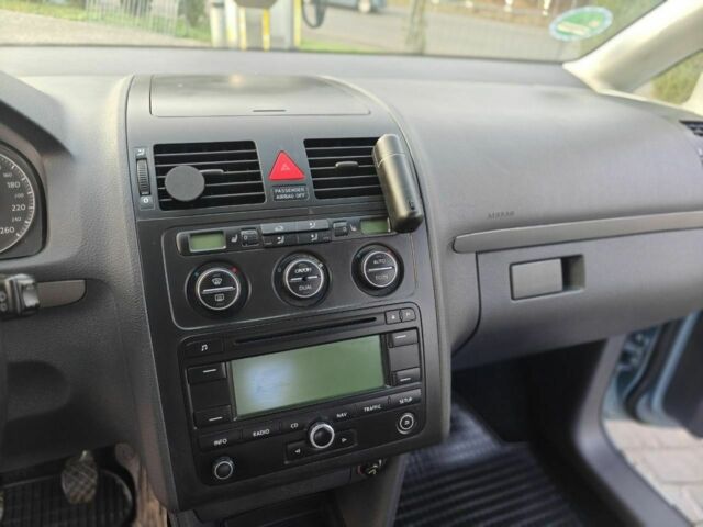 Синий Фольксваген Туран, объемом двигателя 1.6 л и пробегом 205 тыс. км за 5950 $, фото 6 на Automoto.ua