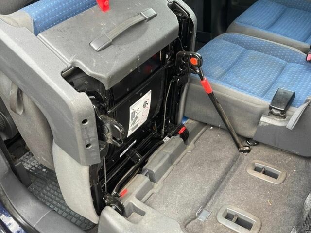 Синий Фольксваген Туран, объемом двигателя 1.9 л и пробегом 322 тыс. км за 3900 $, фото 10 на Automoto.ua