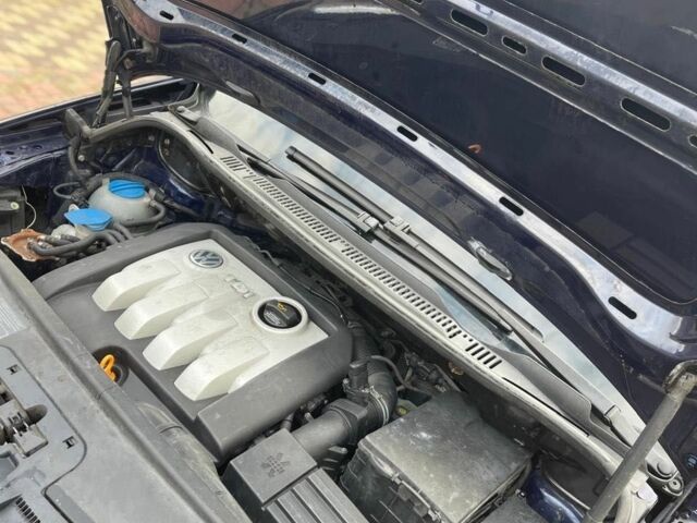 Синий Фольксваген Туран, объемом двигателя 1.9 л и пробегом 322 тыс. км за 3900 $, фото 14 на Automoto.ua