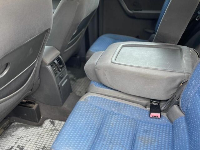 Синий Фольксваген Туран, объемом двигателя 1.9 л и пробегом 322 тыс. км за 3900 $, фото 11 на Automoto.ua