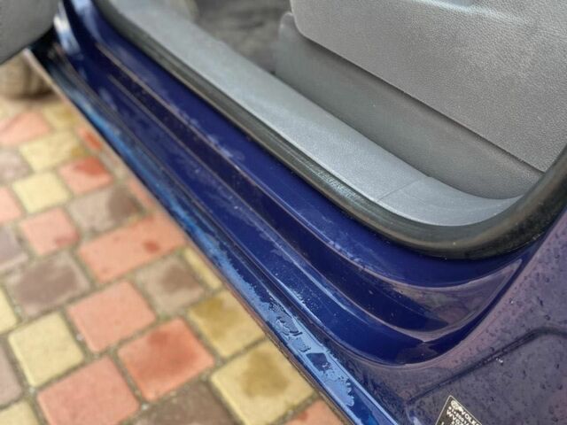 Синий Фольксваген Туран, объемом двигателя 1.9 л и пробегом 322 тыс. км за 3900 $, фото 5 на Automoto.ua