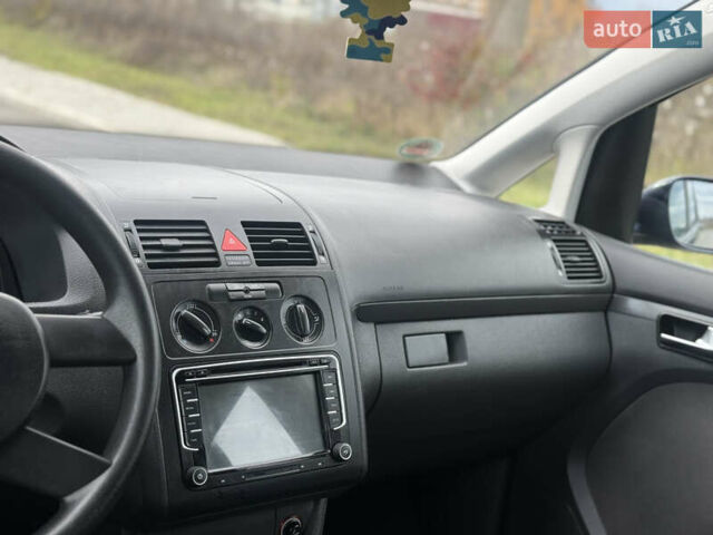 Синій Фольксваген Туран, об'ємом двигуна 1.6 л та пробігом 221 тис. км за 6200 $, фото 18 на Automoto.ua