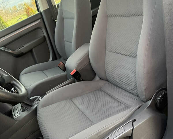 Синій Фольксваген Туран, об'ємом двигуна 1.6 л та пробігом 221 тис. км за 6200 $, фото 22 на Automoto.ua