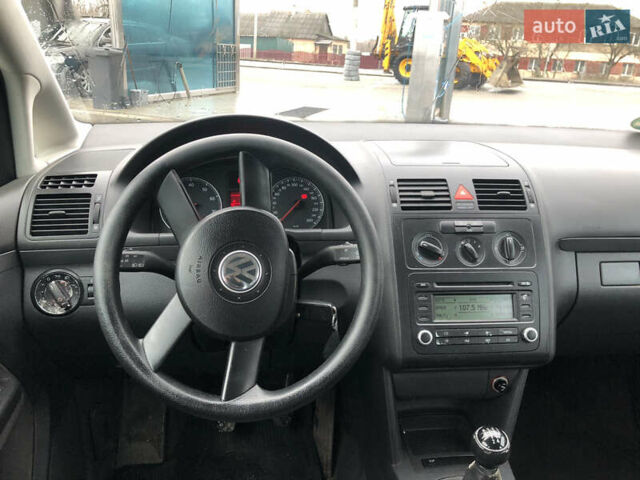 Синий Фольксваген Туран, объемом двигателя 1.6 л и пробегом 255 тыс. км за 5500 $, фото 23 на Automoto.ua