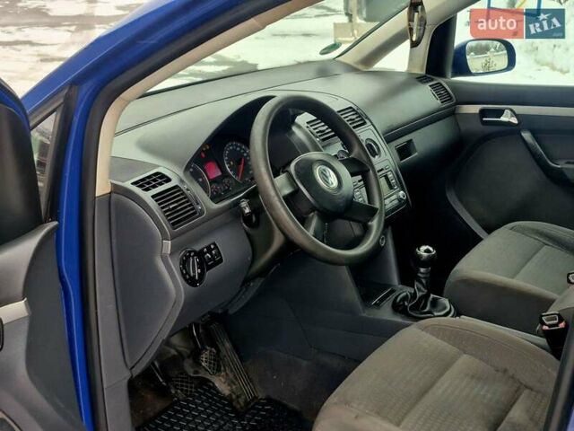 Синий Фольксваген Туран, объемом двигателя 2 л и пробегом 350 тыс. км за 2450 $, фото 5 на Automoto.ua