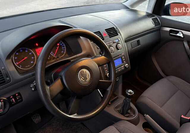 Синій Фольксваген Туран, об'ємом двигуна 1.6 л та пробігом 282 тис. км за 6500 $, фото 16 на Automoto.ua