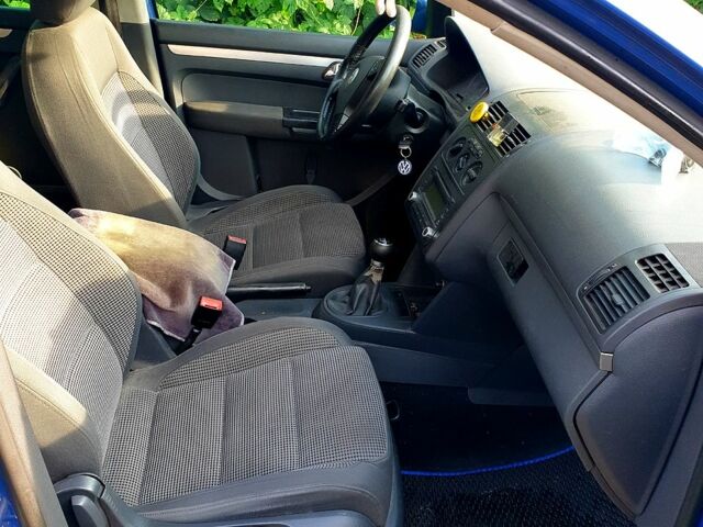 Синий Фольксваген Туран, объемом двигателя 1.6 л и пробегом 420 тыс. км за 4500 $, фото 9 на Automoto.ua