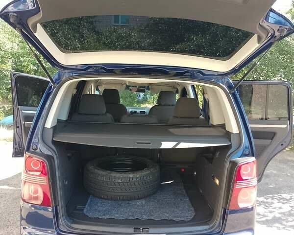 Синій Фольксваген Туран, об'ємом двигуна 1.98 л та пробігом 240 тис. км за 7500 $, фото 16 на Automoto.ua