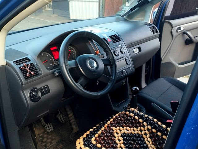 Синій Фольксваген Туран, об'ємом двигуна 1.9 л та пробігом 273 тис. км за 5700 $, фото 3 на Automoto.ua