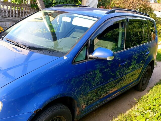 Синий Фольксваген Туран, объемом двигателя 1.6 л и пробегом 420 тыс. км за 4500 $, фото 1 на Automoto.ua