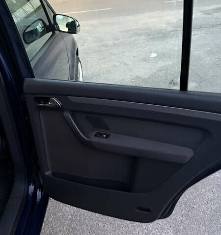 Синій Фольксваген Туран, об'ємом двигуна 1.6 л та пробігом 282 тис. км за 6500 $, фото 40 на Automoto.ua