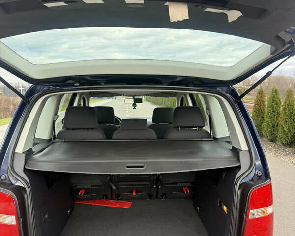 Синій Фольксваген Туран, об'ємом двигуна 1.6 л та пробігом 221 тис. км за 6200 $, фото 34 на Automoto.ua