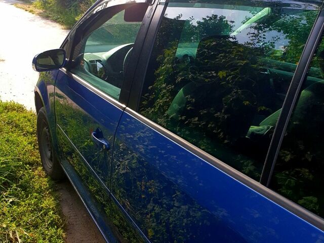 Синий Фольксваген Туран, объемом двигателя 1.6 л и пробегом 420 тыс. км за 4500 $, фото 5 на Automoto.ua