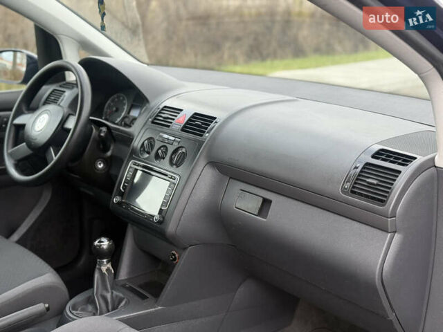 Синій Фольксваген Туран, об'ємом двигуна 1.6 л та пробігом 221 тис. км за 6200 $, фото 20 на Automoto.ua