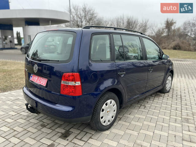 Синий Фольксваген Туран, объемом двигателя 1.6 л и пробегом 211 тыс. км за 5700 $, фото 2 на Automoto.ua