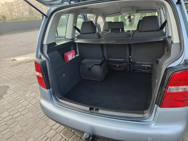 Синий Фольксваген Туран, объемом двигателя 1.6 л и пробегом 205 тыс. км за 5950 $, фото 7 на Automoto.ua