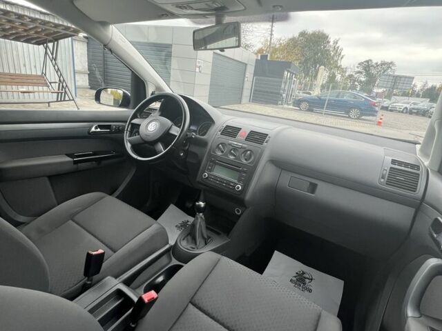 Синий Фольксваген Туран, объемом двигателя 1.6 л и пробегом 247 тыс. км за 7200 $, фото 15 на Automoto.ua