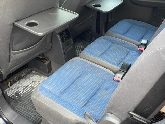 Синий Фольксваген Туран, объемом двигателя 1.9 л и пробегом 322 тыс. км за 3900 $, фото 8 на Automoto.ua