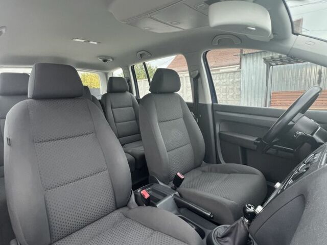 Синий Фольксваген Туран, объемом двигателя 1.6 л и пробегом 247 тыс. км за 7200 $, фото 17 на Automoto.ua