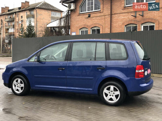 Синий Фольксваген Туран, объемом двигателя 1.6 л и пробегом 255 тыс. км за 5500 $, фото 2 на Automoto.ua