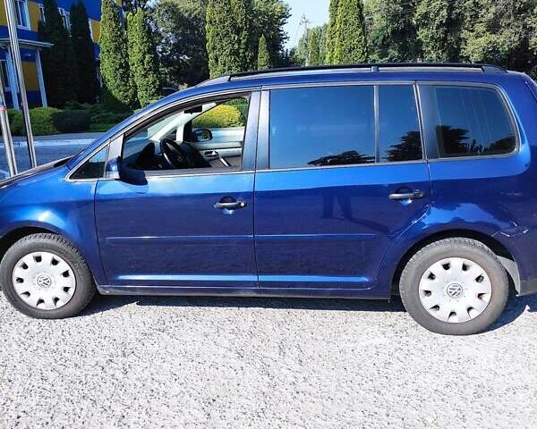 Синий Фольксваген Туран, объемом двигателя 1.39 л и пробегом 241 тыс. км за 6000 $, фото 2 на Automoto.ua