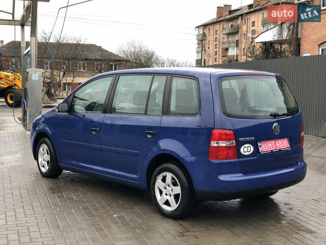 Синий Фольксваген Туран, объемом двигателя 1.6 л и пробегом 255 тыс. км за 5500 $, фото 3 на Automoto.ua