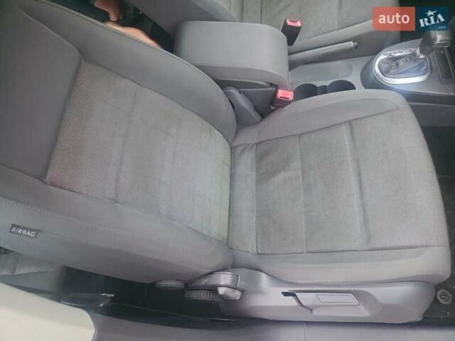 Синий Фольксваген Туран, объемом двигателя 1.6 л и пробегом 189 тыс. км за 6850 $, фото 18 на Automoto.ua