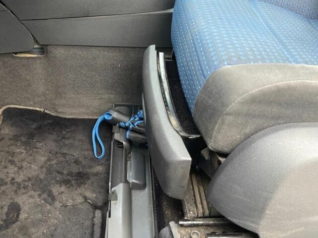 Синий Фольксваген Туран, объемом двигателя 1.9 л и пробегом 322 тыс. км за 3900 $, фото 13 на Automoto.ua