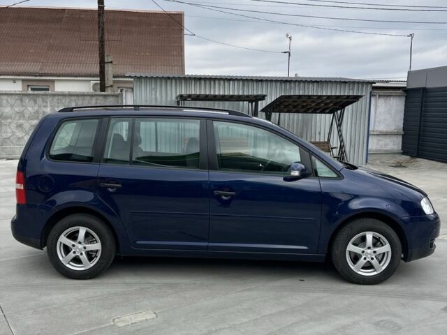 Синий Фольксваген Туран, объемом двигателя 1.6 л и пробегом 247 тыс. км за 7200 $, фото 5 на Automoto.ua